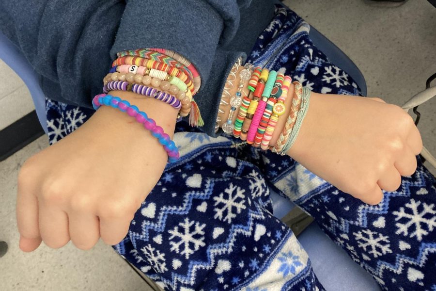 Student+Violet+Z.+shows+off+her+bracelets.